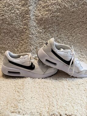 Nike White and Black Cushion Air-Style Trainers